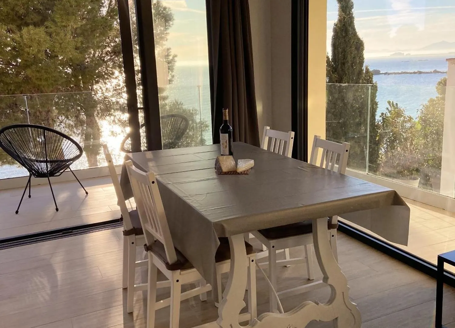 Veuras El Mar - Madrague Beach Apartment 15 contacts
