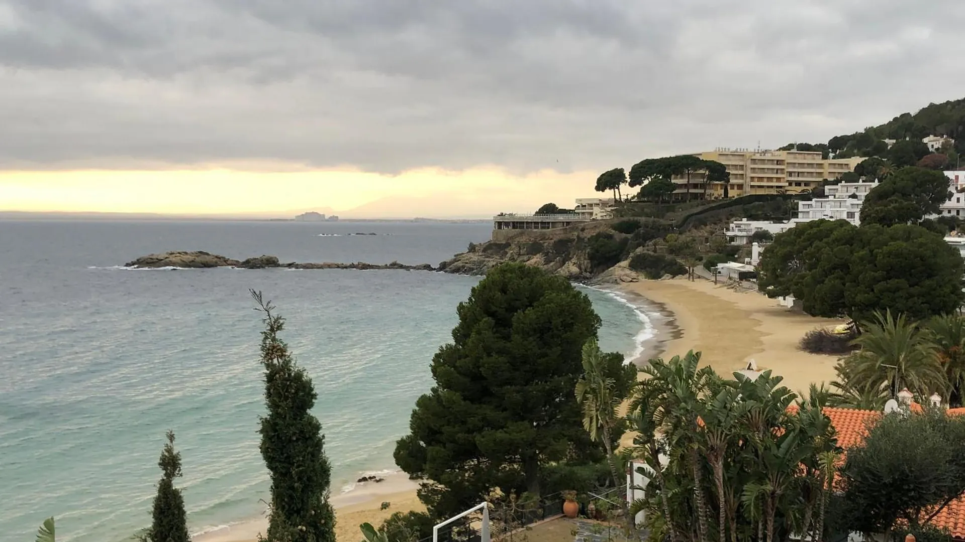 Veuras El Mar - Madrague Beach Apartment 15 Roses 0*,  Spain